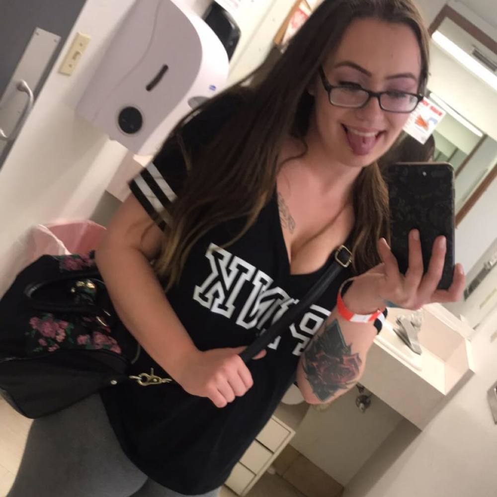 Meet your Posher, Kayla